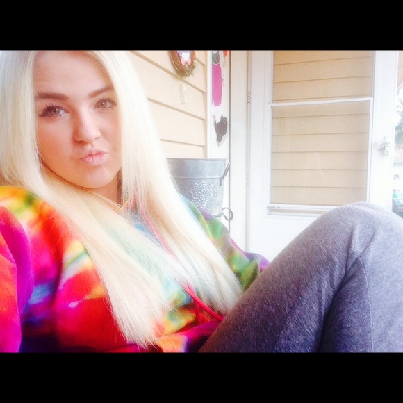 Profile Picture of Allie Ingrum (@allieingrum) on Poshmark