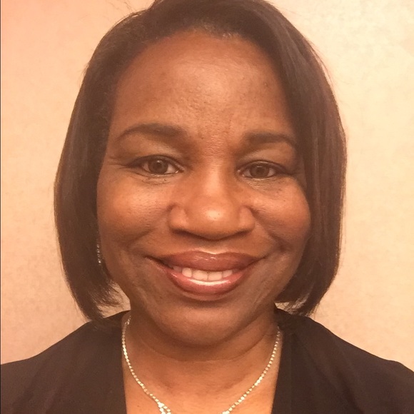 Profile Picture of Ramona Hooks (@valley155) on Poshmark