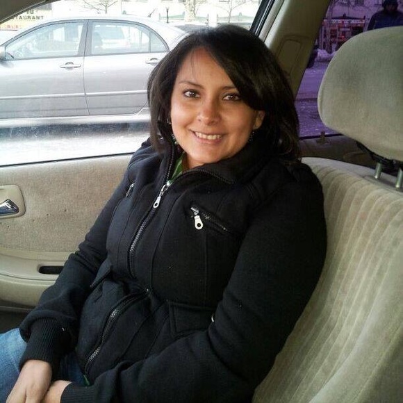 Profile Picture of Doris Zelada (@yamizelada) on Poshmark