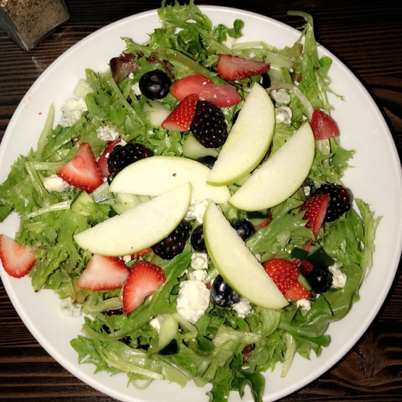 Profile Picture of Paige Koplow (@paigemarin593) on Poshmark