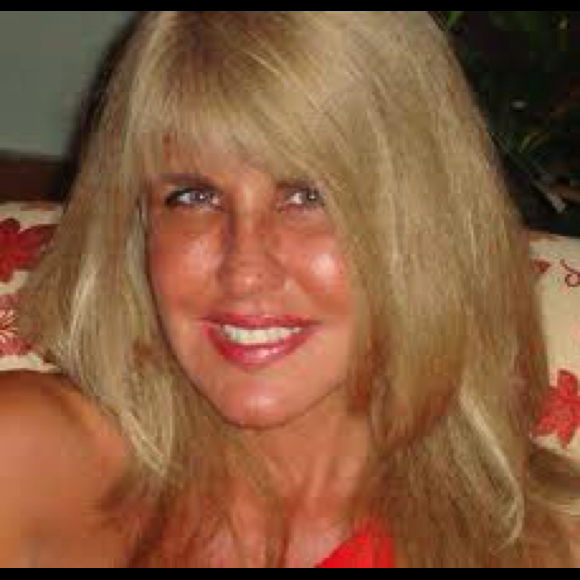 Profile Picture of Sandra Russo (@sandrarusso) on Poshmark