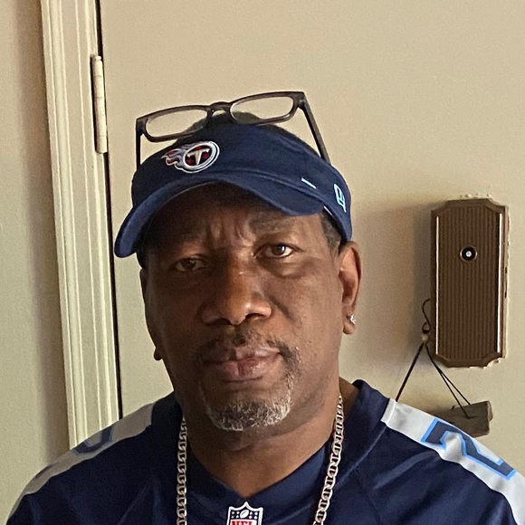 Profile Picture of Marvin Manning (@marvj93) on Poshmark