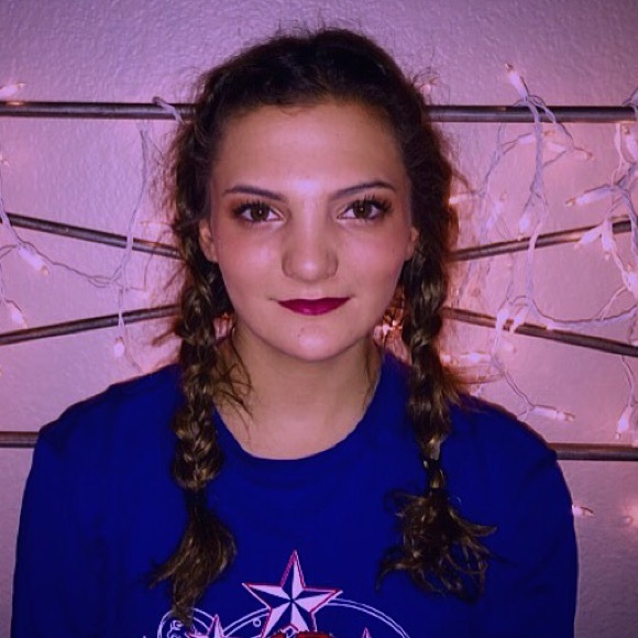 Profile Picture of Aspen Root (@aspenroot50569) on Poshmark