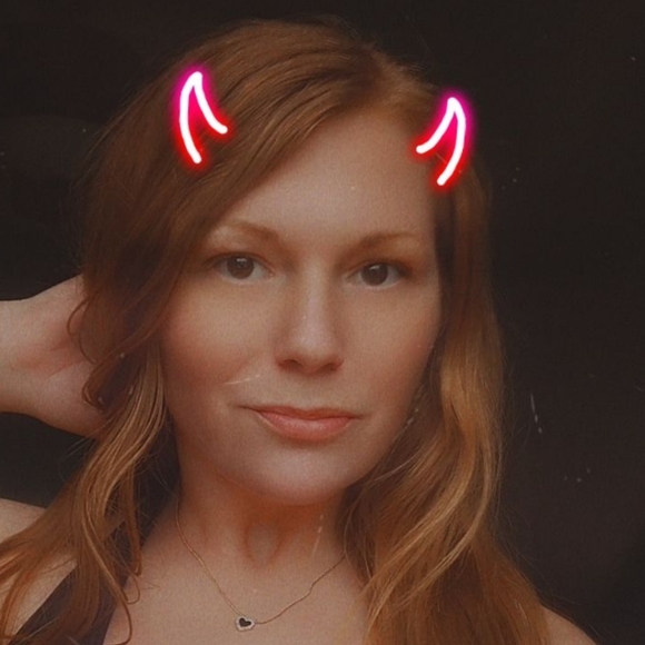 Profile Picture of Sarah Percifield (@designexcavator) on Poshmark