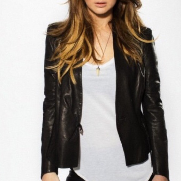 Profile Picture of Ashlyn Dilbone (@ashlynwho) on Poshmark