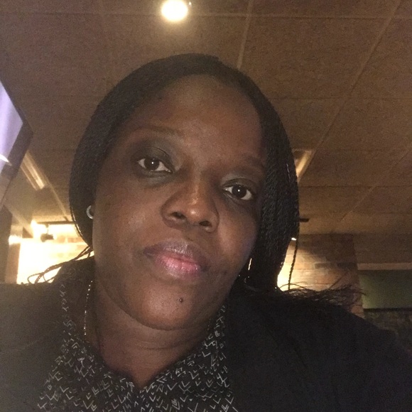 Profile Picture of Mary Poche (@juxbabe) on Poshmark