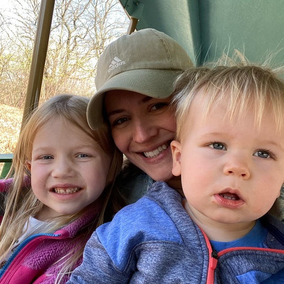 Profile Picture of Emily Gilhooly (@ebgilhooly) on Poshmark