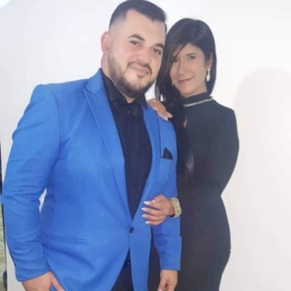 Profile Picture of Carlos Olarte (@carlosolarte) on Poshmark