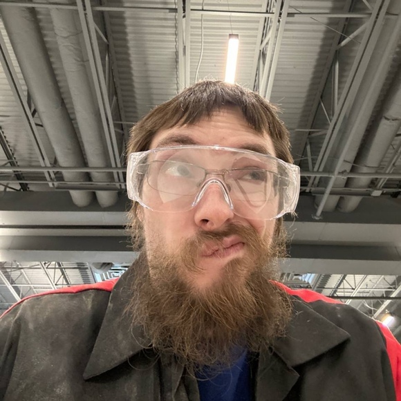 Profile Picture of Andrew Fish (@andrewfish46) on Poshmark