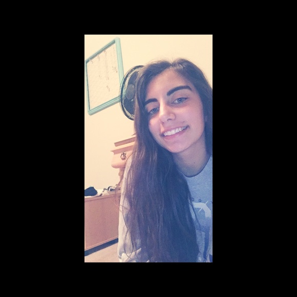 Profile Picture of Alycia Bartness (@alycia456) on Poshmark