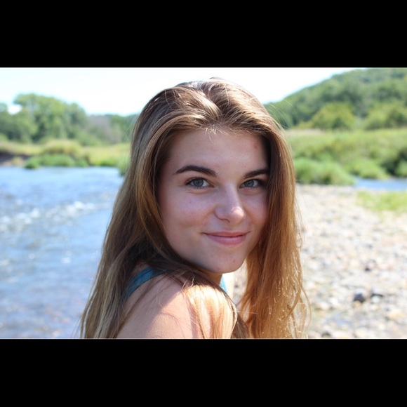 Profile Picture of Katelyn Cardinal (@kcardinal123) on Poshmark