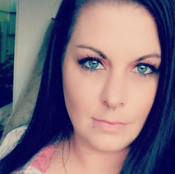 Profile Picture of Kelli Orcutt (@jellibeam) on Poshmark