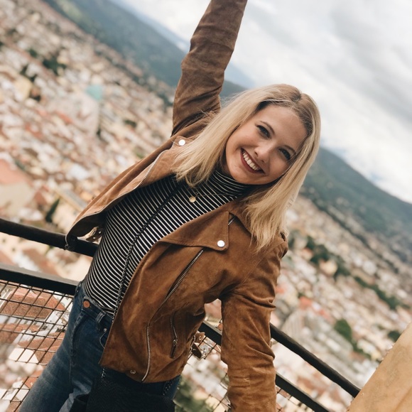 Profile Picture of Libby Nichols (@libby_nichols) on Poshmark