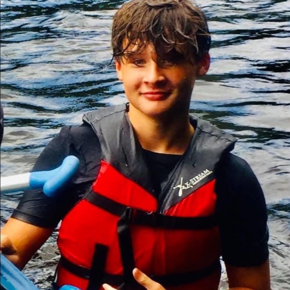 Profile Picture of Hunter Boblick (@hunterboblick) on Poshmark