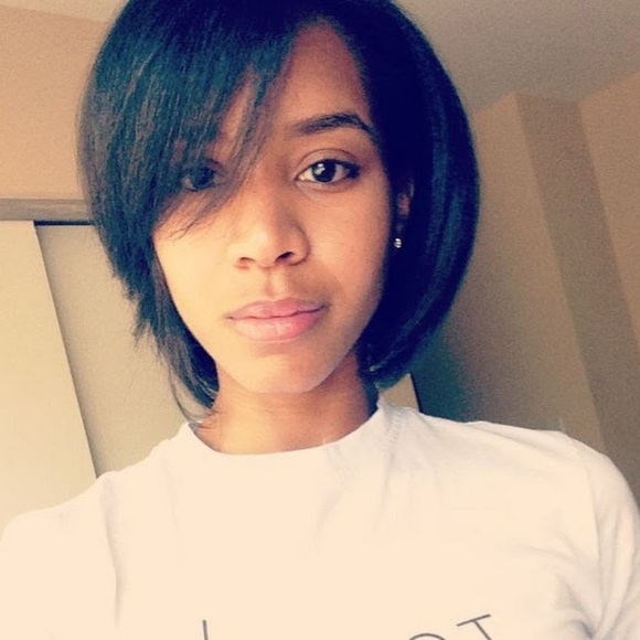 Profile Picture of Kelly Hicks (@kellybelly5) on Poshmark