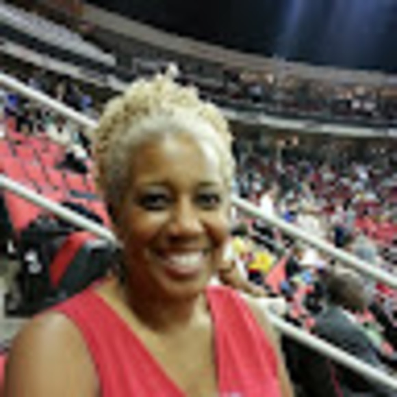 Profile Picture of Stacee Mccarter (@mcstacee65) on Poshmark