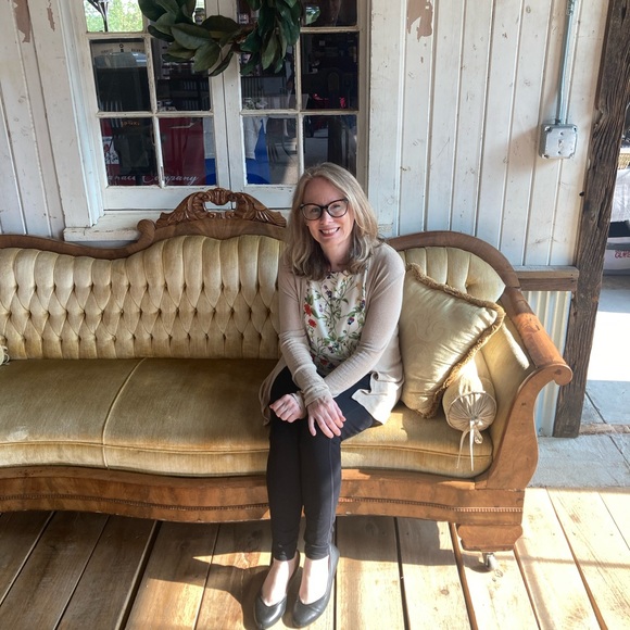 Profile Picture of Barbara Walsh (@barbara63580) on Poshmark