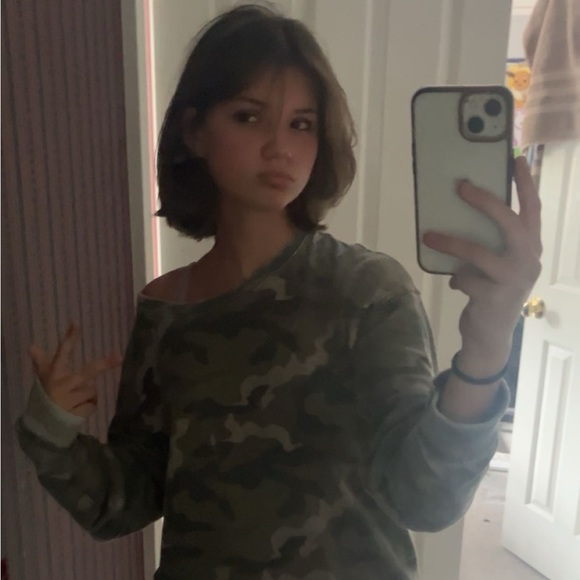 Profile Picture of May Ziegenfelder (@mayziegenfelder) on Poshmark