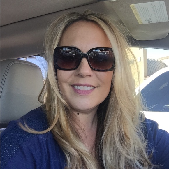 Profile Picture of Tracie Isaacson (@happyhandbagmom) on Poshmark