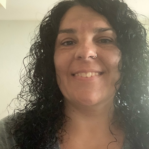 Profile Picture of Tina Stutes (@youngtina40) on Poshmark