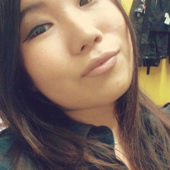 Profile Picture of Sara Nishijima (@sassafrazal) on Poshmark