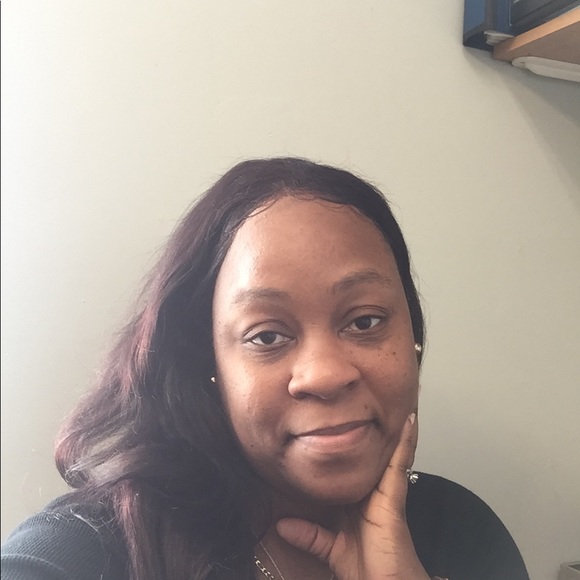 Profile Picture of Crystal Watts (@mzcrystal136) on Poshmark