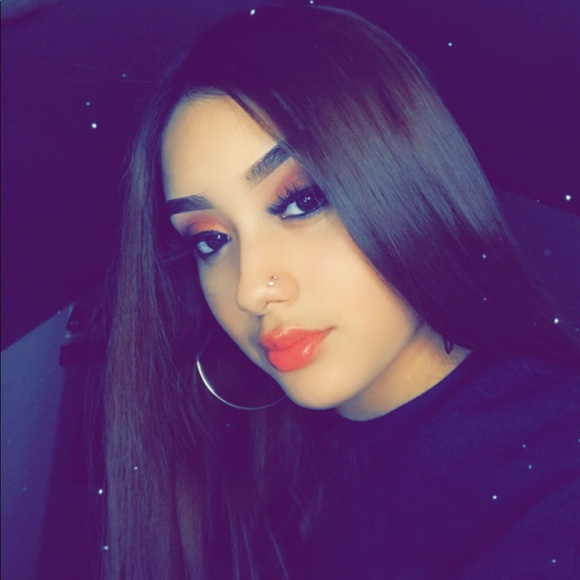 Profile Picture of Vanessa Villagomez (@obeynesaa) on Poshmark
