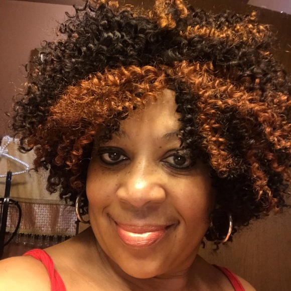 Profile Picture of Angela Woolfolk (@cheriray09) on Poshmark