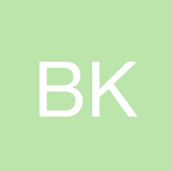 Profile Picture of Briane Kearns (@brianekearns) on Poshmark