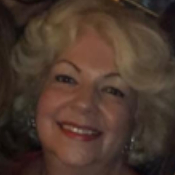 Profile Picture of Cary Parets (@cary2117) on Poshmark