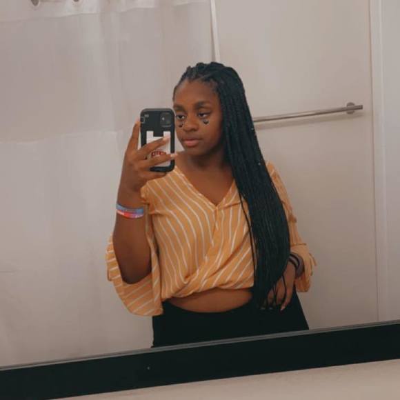 Profile Picture of Shanice Alexander (@shanicee01) on Poshmark