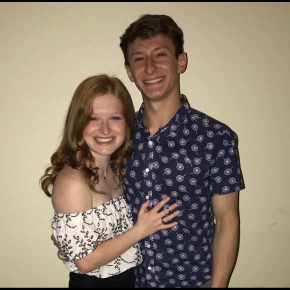 Profile Picture of Elizabeth Birkenmeier (@e_birkie) on Poshmark