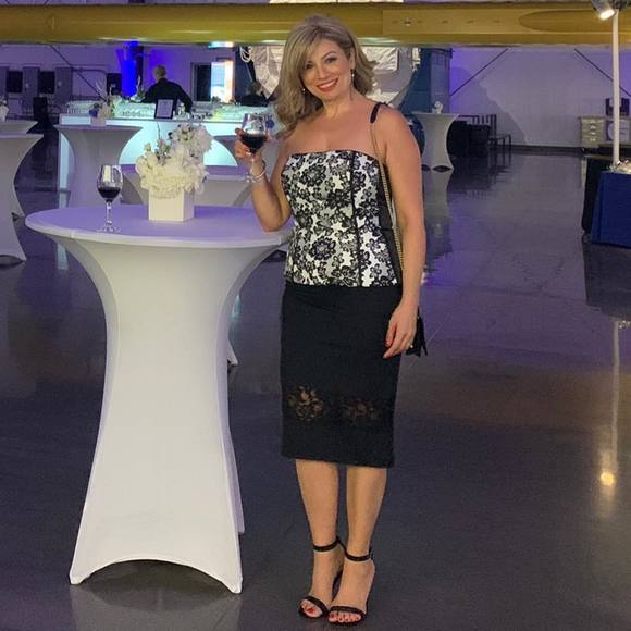 Profile Picture of Jinan Sipo (@jinanabo) on Poshmark