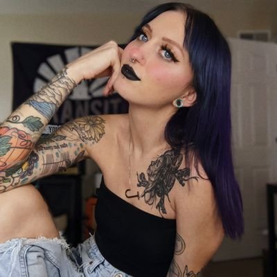 Profile Picture of Edgar Allen Hoe (@space_baum) on Twitter