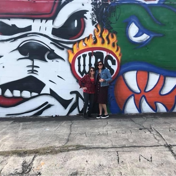 Profile Picture of Ashley Nunnally (@ashleymurrelle) on Poshmark