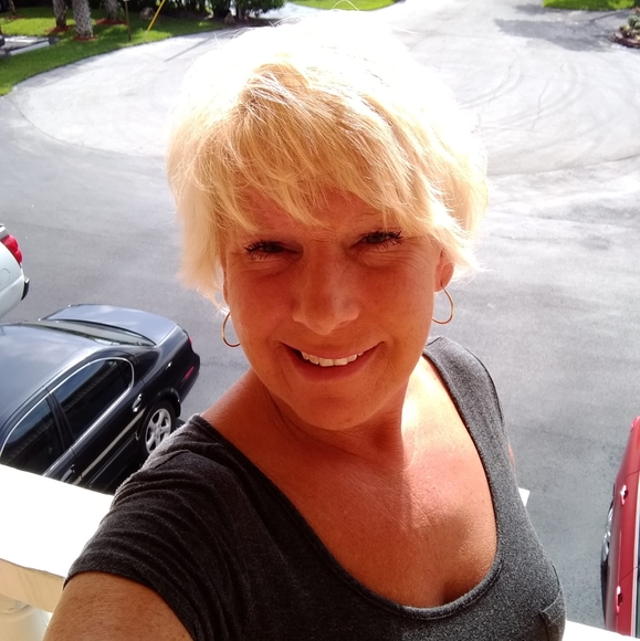 Profile Picture of Teresa Glacken (@glacken) on Poshmark