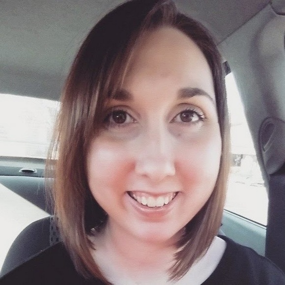 Profile Picture of Kayla Banzet (@kbanzet20) on Poshmark