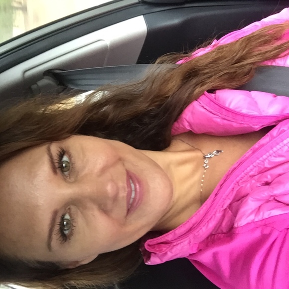 Profile Picture of Nicole Lamoreux (@nlamoreux) on Poshmark