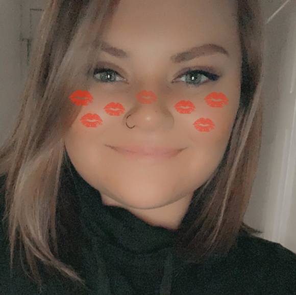 Profile Picture of Sammy Smolinski (@sammysmo18) on Poshmark