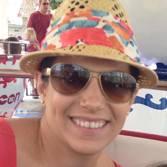 Profile Picture of Hilary Caravaglia (@hcaravaglia) on Poshmark