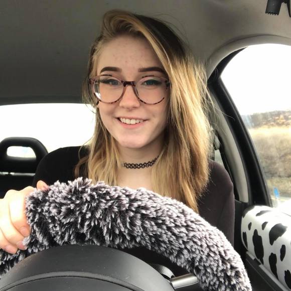 Profile Picture of Rebecca Pendergrass (@r_pendergrass) on Poshmark