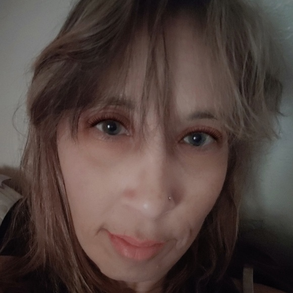 Profile Picture of Amanda Hurlburt (@amandalee211) on Poshmark