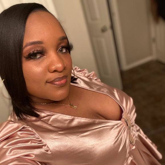 Profile Picture of Kennyonia Maxwell-choute (@kennyoniaporter) on Poshmark