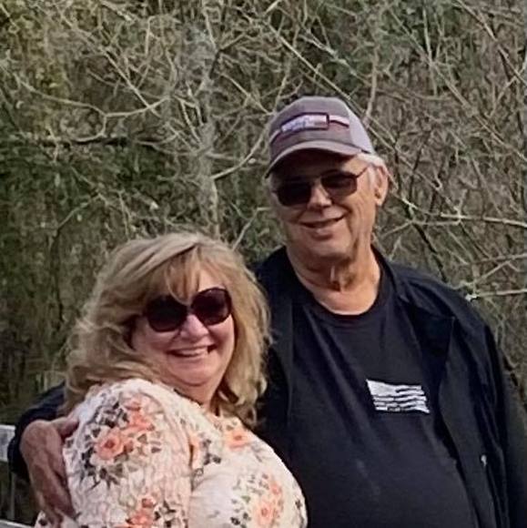 Karen Katzenberger - Poshmark Profile Picture of Karen Katzenberger (@kdkhome) on Poshmark