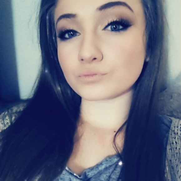 Profile Picture of Julia Kroll (@jkroll23a) on Poshmark