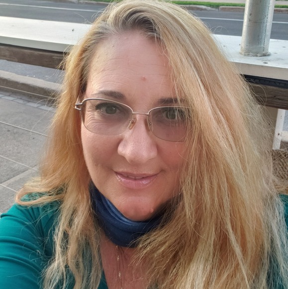 Profile Picture of Michelle Kolumber (@mkolumber68) on Poshmark