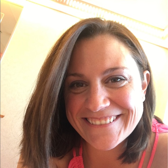 Profile Picture of Miranda Coomes (@mncoomea) on Poshmark