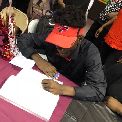 Profile Picture of LaDarius Harris (@LaDariusHarris4) on Twitter