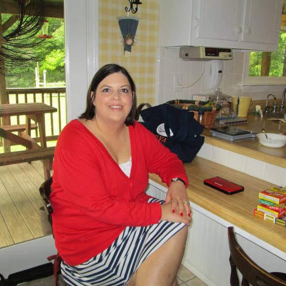 Profile Picture of Amanda Theiben (@bean611) on Poshmark