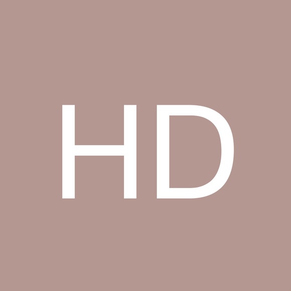 Profile Picture of Hannah Decaire (@power5109) on Poshmark